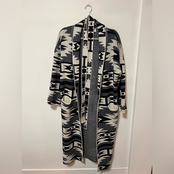 Xierna Pattern Cardigan - Picture 1 of 3